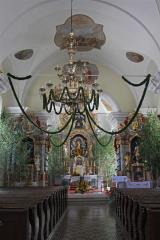 Na lepo nedeljo je cerkev še posebej lepo okrašena